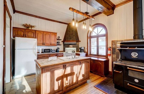 Lac-des-Plages House | The Historic Post Office, Le Bureau de Poste