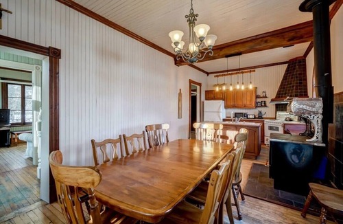 Lac-des-Plages House | The Historic Post Office, Le Bureau de Poste