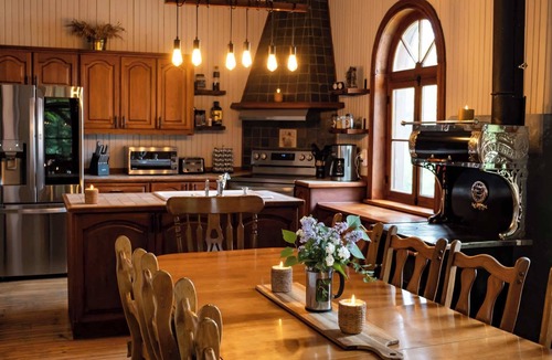 Lac-des-Plages Apartment | The Historic Post Office, Le Bureau de Poste