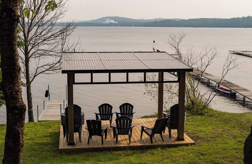 Lac-des-Plages Apartment | The Historic Post Office, Le Bureau de Poste