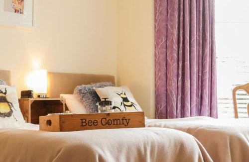 Weaverham Bed & Breakfast | The Hive at 52
