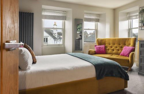 Hawkshead Bed & Breakfast | The Hive at Poppi-Red