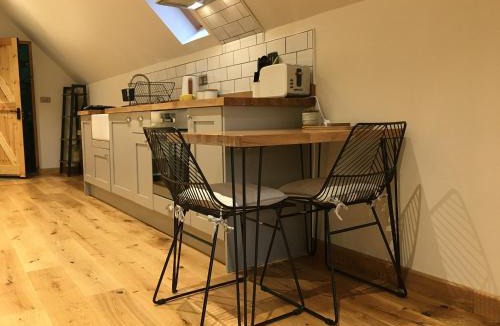 Cratfield Apartment | The Hive - beautiful studio with amazing hot tub