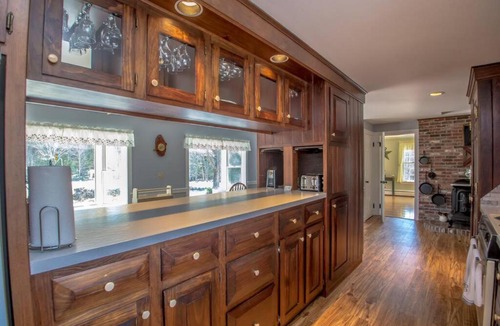 Waterford House | The Hive Newly Renovated Chic Farmhouse and Barn