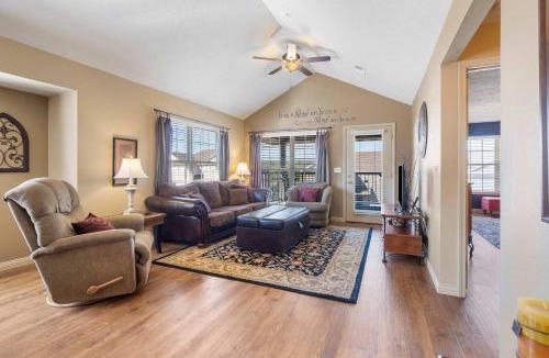 Branson West House | The Hogue Penthouse - Unwind and Relax
