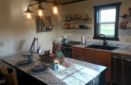 Elk Creek House | The HOLD-Up Hide Away Pet Friendly