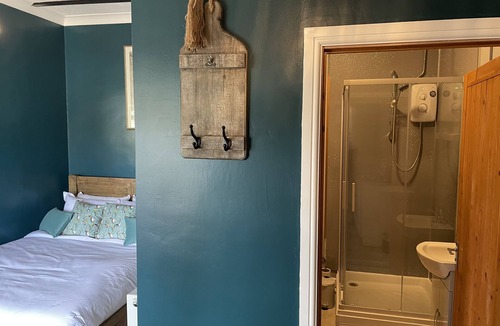 Little Wilbraham Hotel | The Hole In The Wall