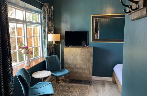 Little Wilbraham Hotel | The Hole In The Wall