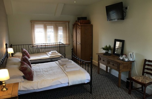 Westbury Hotel | The Hollies Inn