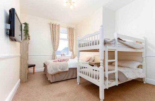 Lytham St. Anne's Bed & Breakfast | The Hollingworth