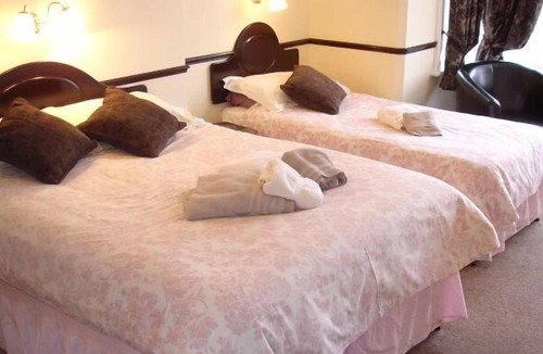 Lytham St. Anne's Bed & Breakfast | The Hollingworth