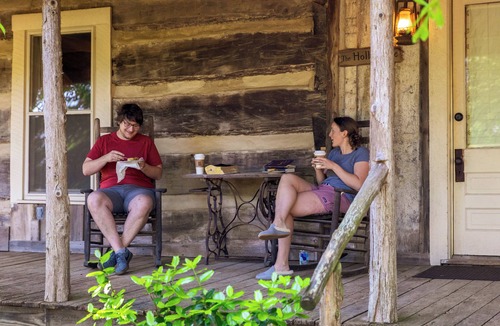 Bells Cabin | The Holly House at Green Frog Farm