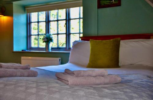 Southam Bed & Breakfast | The Hollybush Inn and B&B