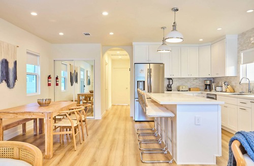 Studio City House | The Hollywood Hearthlight Bungalow