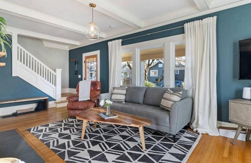 Hollywood District House | The Hollywood House