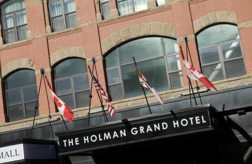 Queens Square Hotel | The Holman Grand Hotel