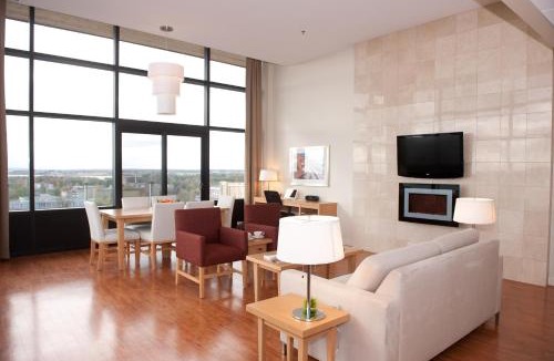 Queens Square Hotel | The Holman Grand Hotel