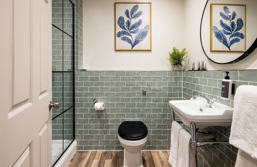 Steeple Aston Hotel | The Holt Hotel