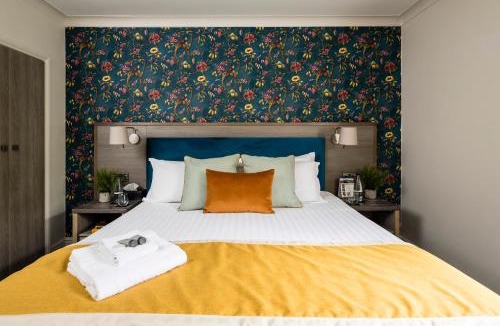 Steeple Aston Hotel | The Holt Hotel