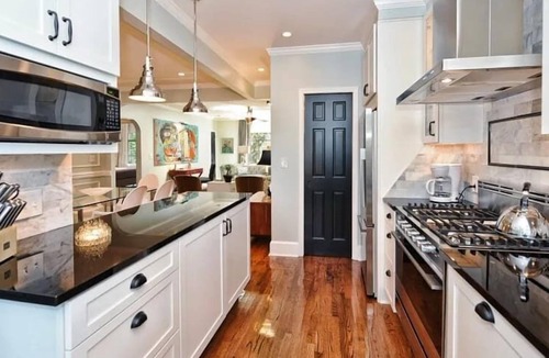 Myers Park Condo | The Home Collection: Boutique Myers Park 2BR Residence · Free Parking · Near Freedom Park