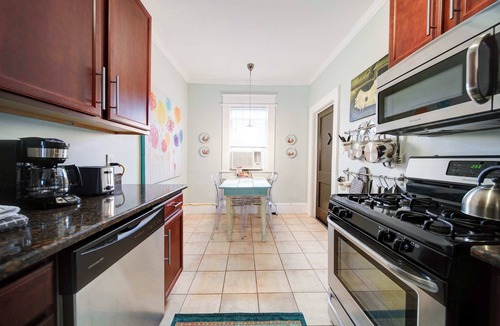 Dilworth Apartment | The Home Collection: King Suite in Dilworth near Atrium & South End