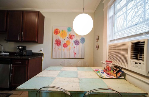 Dilworth Apartment | The Home Collection: King Suite in Dilworth near Atrium & South End