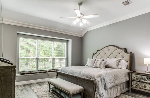 Red Oak House | The home is the perfect space for your Family Vacation/Staycation, or Business.