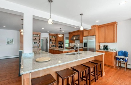Kauneonga Lake House | The Homestead Main House: Lakefront Fun—Sleeps 22!