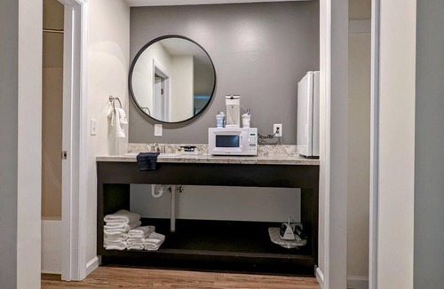 Dunlap Hotel | The Honey Bee Motel