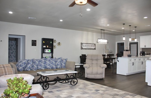 West Livingston House | The Honey Hive - Dog friendly w/golf cart, game room, and pool access