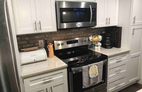 Marietta House | The Honeybee House North Atlanta Marietta Business or Family Travel Sleeps 1-6