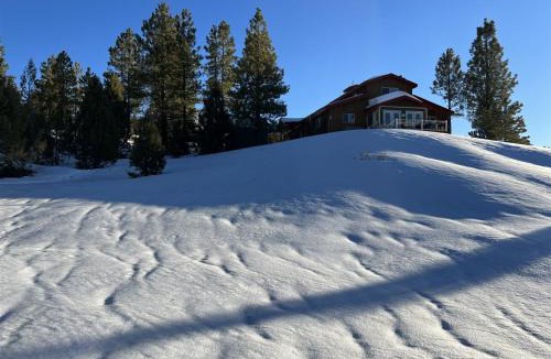 Long Valley Junction Ski Chalet | The Honky Tonk Cabin