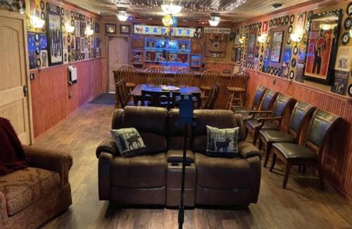 Long Valley Junction Ski Chalet | The Honky Tonk Cabin