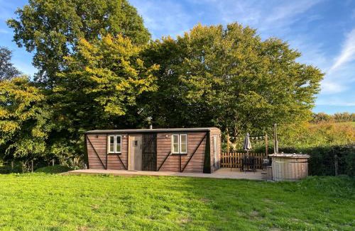 Abbess Roding House | The Hoppers' Halt