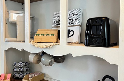 Mesopotamia Apartment | The Horse & Harness BnB-Sweet & Spacious
