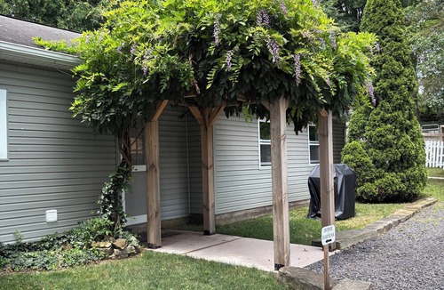 Mesopotamia Apartment | The Horse & Harness BnB-Sweet & Spacious