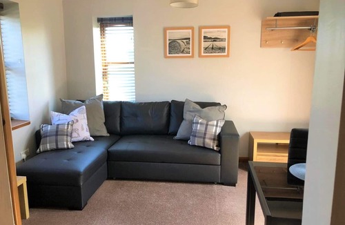 Cooling Bed & Breakfast | The Horseshoe and Castle