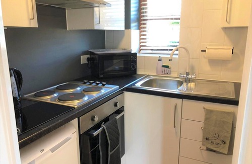 Cooling Bed & Breakfast | The Horseshoe and Castle