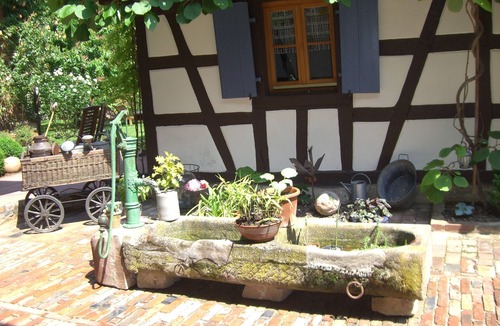 Mittelhausen Cottage | The hospitality of the nice witch in her half-timberings and her calm garden