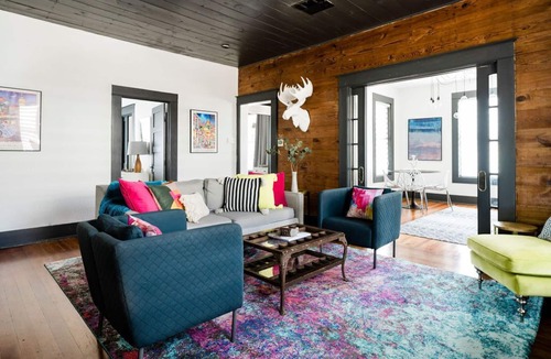 Government Hill House | The Hot Tamale — 2 King Beds, Modern Downtown Casa