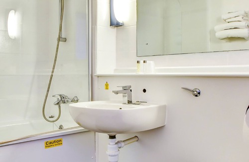 Moreton Morrell Hotel | The Hotel Rafiya, Redditch