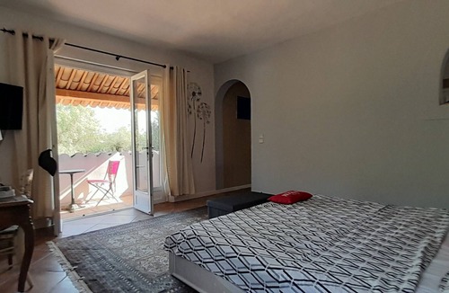 Draguignan Resort | The house by the river