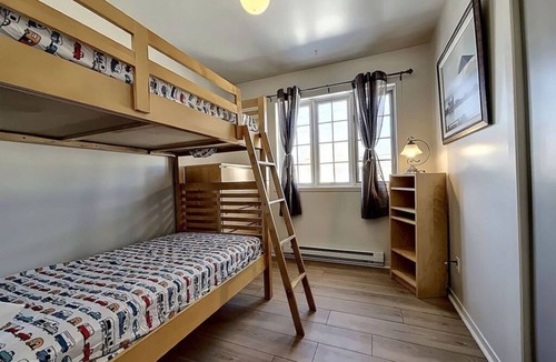 Saint-Etienne-de-Lauzon House | The house of the river