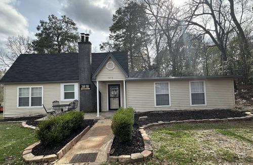 Nacogdoches House | The House on East Main: 5 mins to downtown and 5 mins to SFA University