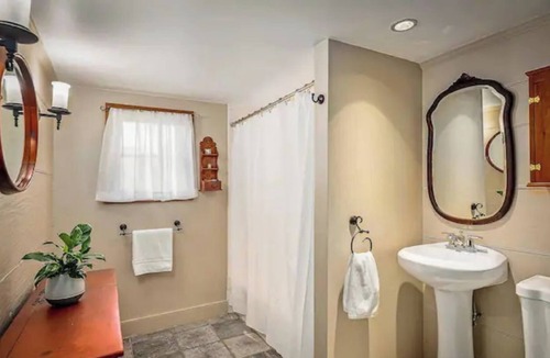 Hallowell House | The House on Outlet Road