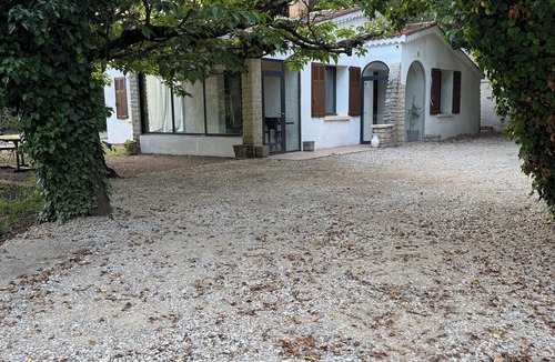 Carpentras House | The house under the trees