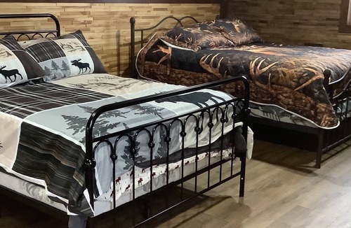 Cap-Bateau Ski Chalet | The house with the red roof