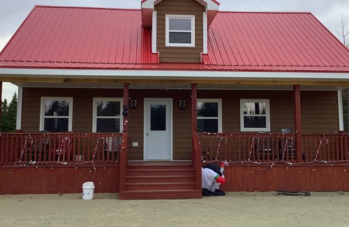 Cap-Bateau Ski Chalet | The house with the red roof