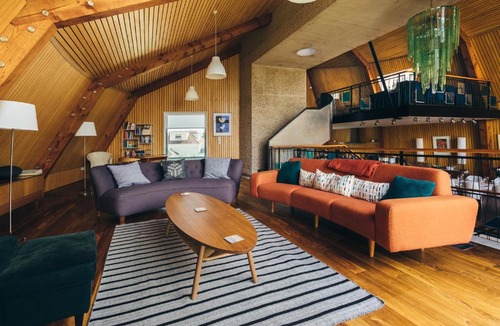 Hamworthy Villa | The Houseboat