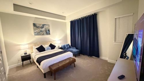 South Main Villa | The Houston Reston